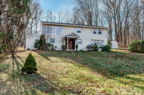 11 Graceview Dr, Kinnelon, NJ 07405-2913