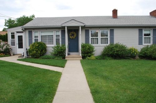 12 Contillo Dr, Providence, RI 02919-2213