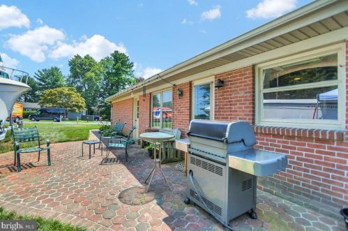 57 Springhouse Rd, Lancaster PA  17603-6619 exterior