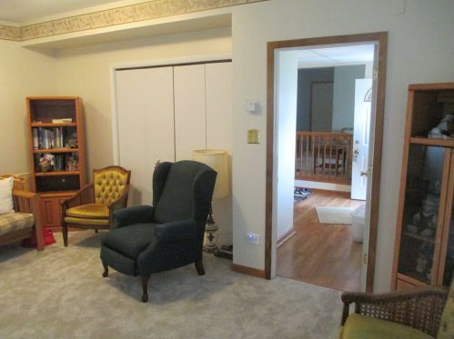 334 Shawnee Dr, Carol Stream IL  60188-1962 exterior