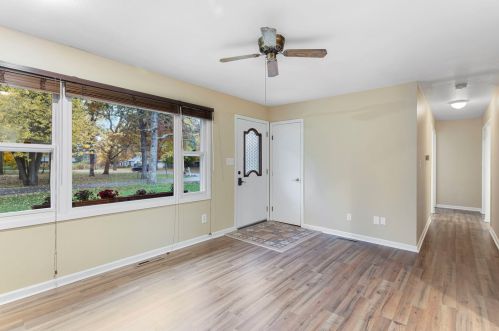 7605 Carleton Dr, Spring Grove, IL 60081-7800