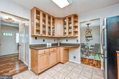 9008 Octavia Ct, Springfield VA  22153-1636 exterior