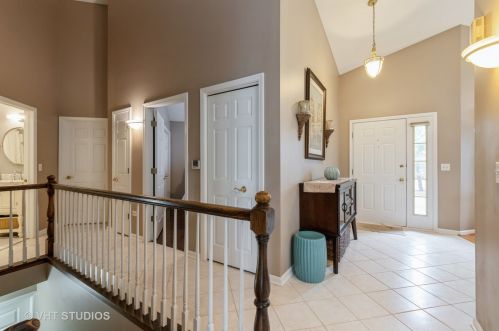 6626 Pondview Dr, Tinley Park, IL 60477-3682