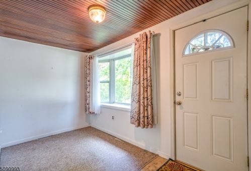 33 2nd St, Mount Olive, NJ 07828-1624