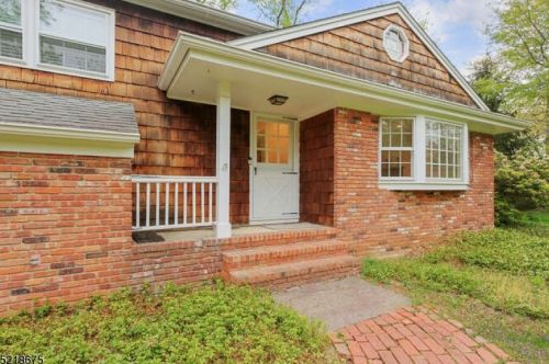 18 Skyline Dr, Warren, NJ 07059-6718
