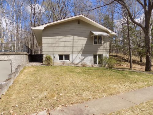 5930 Helm Rd, Duluth, MN 55811-9645