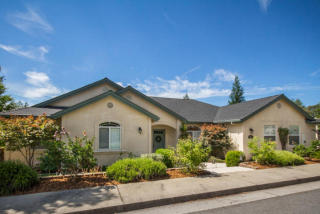 1677 Saint Andrews Dr, Redding, CA 96003-9797