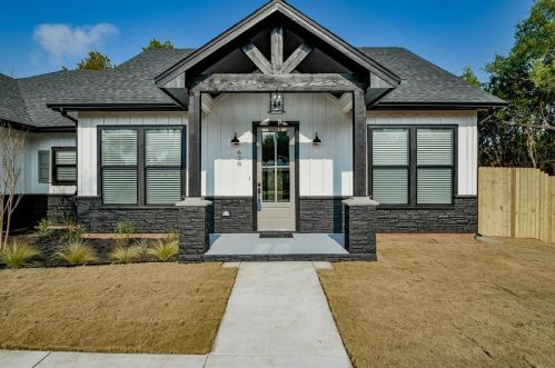 828 Corral Dr, Granbury TX  76048-5702 exterior