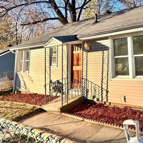 75 Brookview Ave, Waterbury, CT 06706-2705