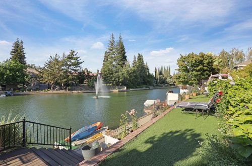 229 River Oaks Dr, Lodi, CA 95240-0563