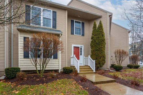 84 Perry St, Putnam, CT 06260-2213