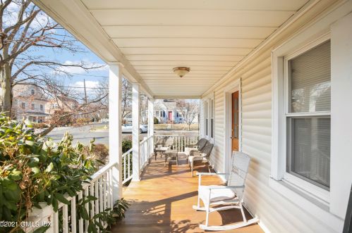 7 Smith St, Greenwich CT  06830-6049 exterior