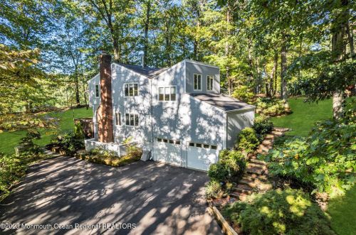 10 Lefferts Ct, Middletown NJ  07748-3031 exterior
