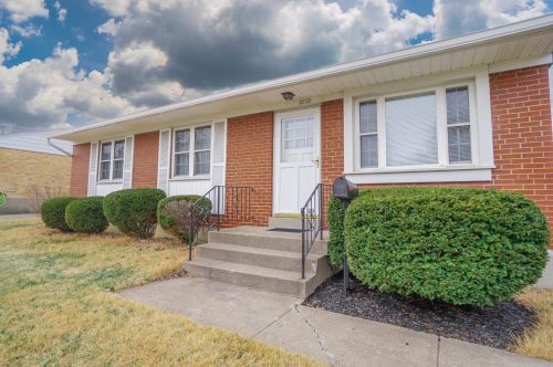 3772 Creekview Dr, Cincinnati, OH 45241-2753