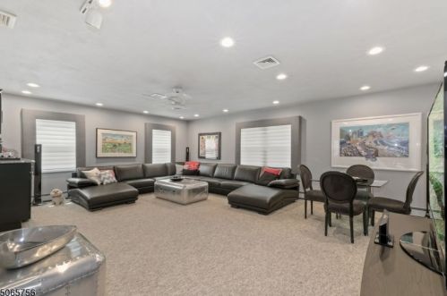 19 Trowbridge Dr, Dover NJ  07869-4519 exterior