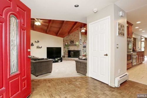 341 Lake St, Upper Saddle River, NJ 07458-1751