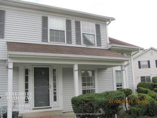 214 Teak Ln, Streamwood, IL 60107-2260