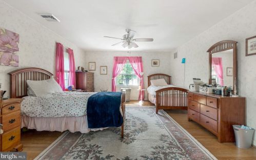 921 Warwick Rd, Tavistock NJ 08033-3928 exterior