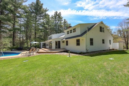 15 Pinewood Dr, Amherst, NH 03031-3102