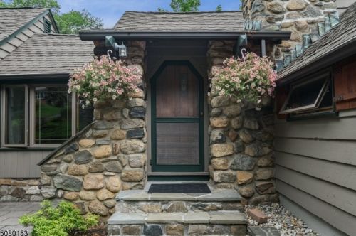 70 Hillside Rd, Sparta, NJ 07871-2015