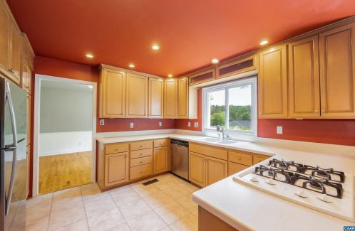 318 Eastbrook Dr, Charlottesville, VA 22901-1114