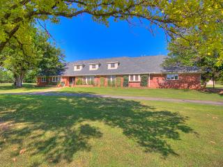 2600 Bobwhite Trl, Edmond, OK 73025-2371