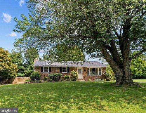 2101 Folkstone Dr, Fallston, MD 21047-1406