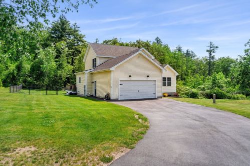 31 Carriage Hill Rd, Wilton, NH 03086-5345