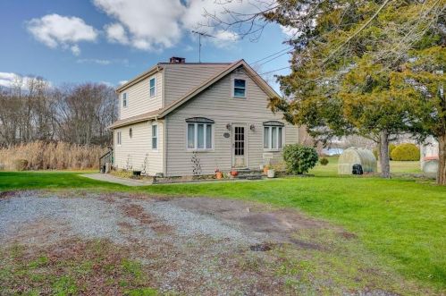 1031 Old Stafford Rd, Tiverton, RI 02878-2534