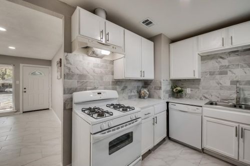 6520 Truman Dr, Fort Worth TX  76112-8032 exterior