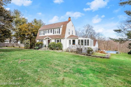 339 Round Hill Rd, Greenwich CT  06831-3303 exterior