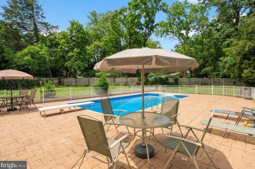 1 Teak Ln, Princeton NJ 08540-4724 exterior