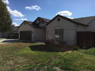 1577 Jacaranda St, Lemoore, CA 93245-5276