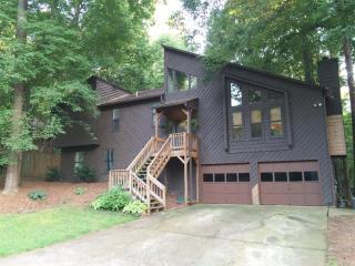5067 Ravenwood Dr, Marietta, GA 30066-1335