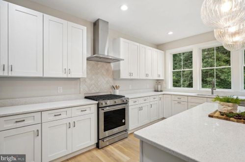 10601 Greenacres Dr, Silver Spring MD 20903-1214 exterior