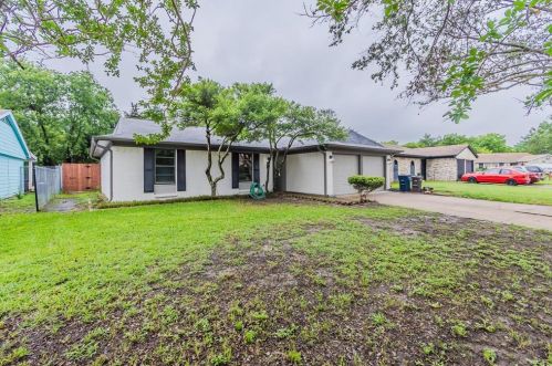 3604 Arnold Dr, Fort Worth TX  76140-2702 exterior