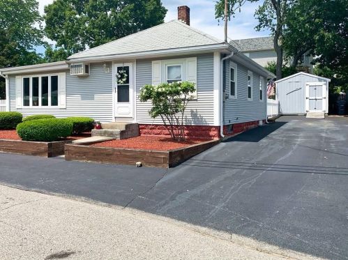 15 Chelmsford Ave, Warwick, RI 02889-9105