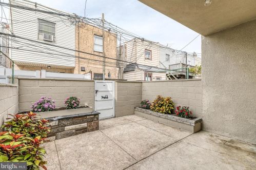 2434 10th St, Philadelphia PA 19133-1603 exterior