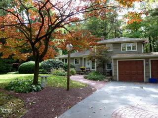 12 Suburban Dr, Norwalk, CT 06851-1612