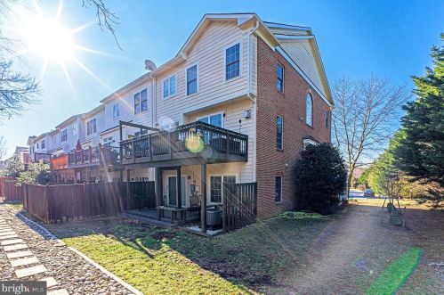 150 Herndon Mill Cir, Herndon, VA 20170-4480
