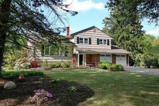 423 Woodbury Dr, Wyckoff, NJ 07481-1513