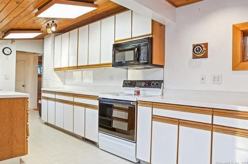 31 Keeler Ave, Norwalk CT  06854-2307 exterior
