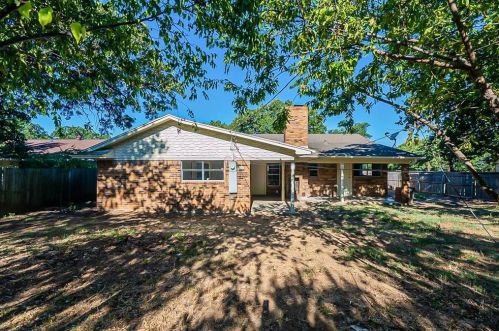 2401 Weiler Blvd, Fort Worth TX  76112-5042 exterior