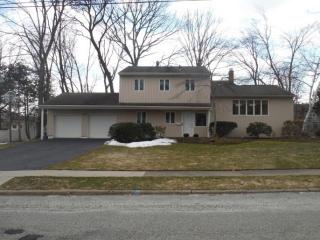 40 Wellington Dr, Wayne, NJ 07470-4163