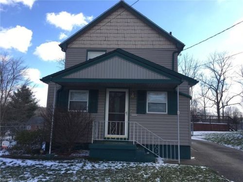 52 Prospect St, Struthers OH  44471-2029 exterior