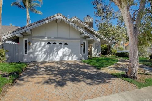 22261 Chestnut Ln, El Toro, CA 92630-4304