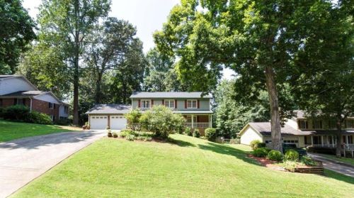 1057 Evelyn Ln, Lilburn, GA 30047-6614