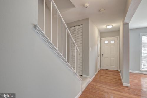 5601 Castlebury Ct, Springfield VA  22015-1883 exterior