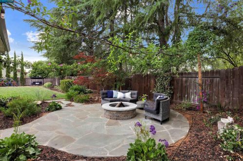 1833 Leo Ln, Concord CA  94521-2348 exterior