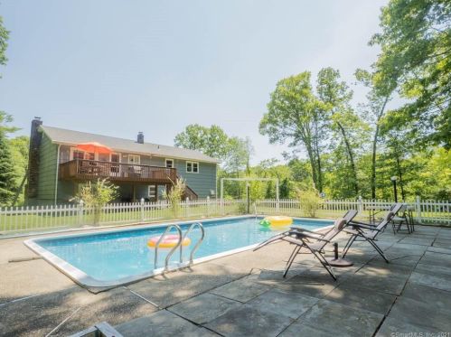 34 Tower Ln, Huntington, CT 06484-3553
